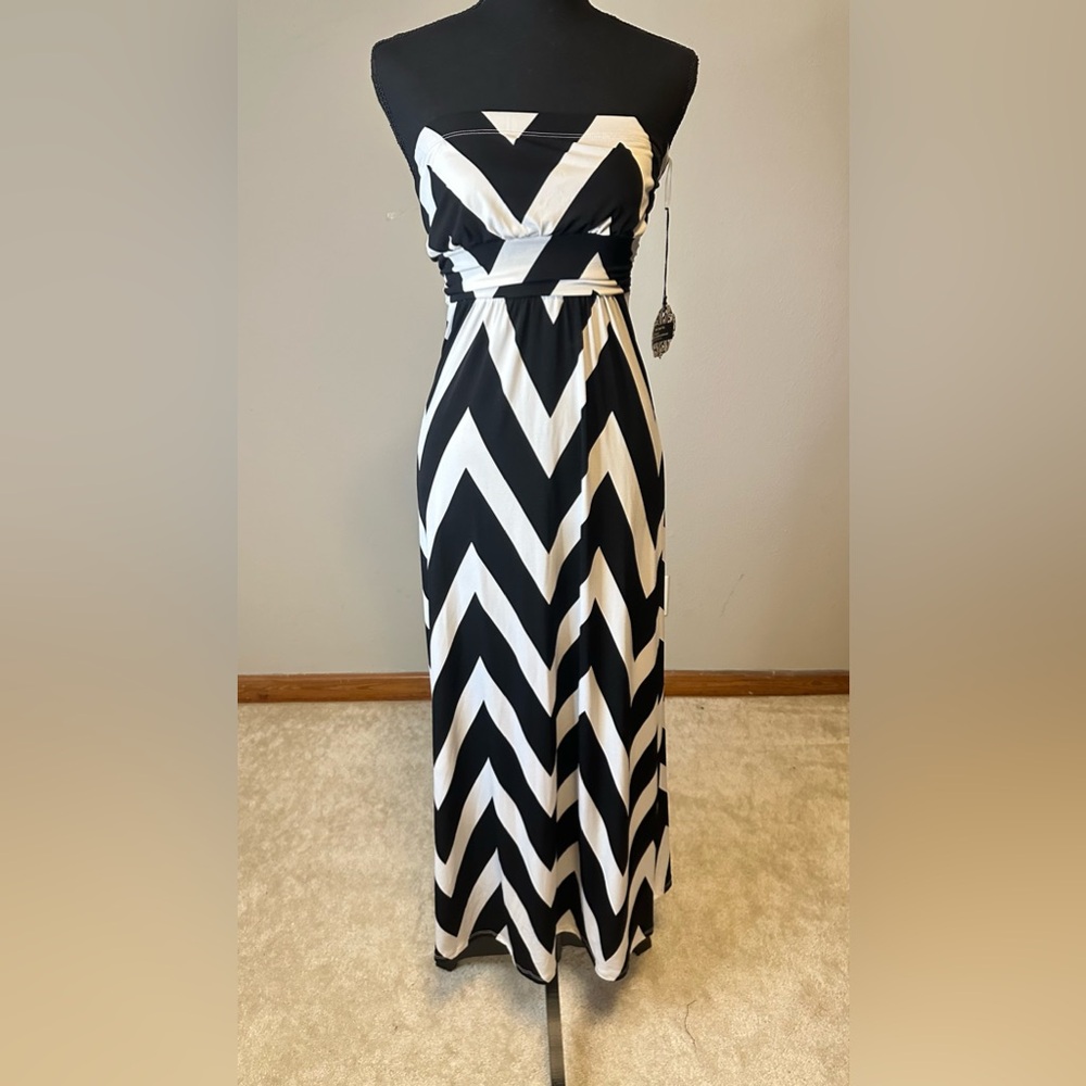 Ladies Maxi Dress - Size S - Black and White  - NWT